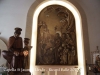 Capella de Sant Jaume – Lleida - Fotografia de l'interior obtinguda adossant l'objectiu de la càmara de fotografiar al vidre de la porta d'entrada