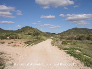 Caseres - Camí cap el Castell d'Almudèfer.
