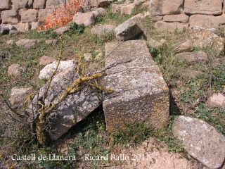 Castell de Llanera - Pedres de considerable mida i molt ben tallades.