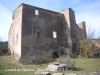 Després ja trobem l\'edificació del castell de Llanera. En primer terme la boca d\'una cisterna.