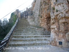 Escales d'accés al castell de Pratdip.