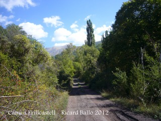 Camí al castell d'Erillcastell - Inici recorregut per pista de muntanya.