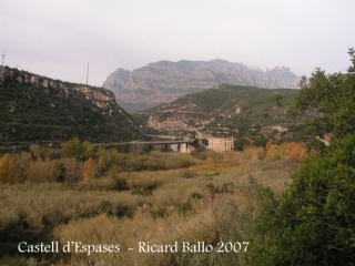 Castell d'Espases-Des del lloc on hem aparcat el cotxe: vista de la carretera C-55, l'antic balneari de La Puda (abandonat) , i al fons la muntanya de Montserrat.
