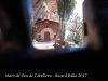 Ermita de la Mare de Déu de l’Abellera – Prades - Fotografia obtinguda adossant de forma precària, l'objectiu de la màquina de fotografiar a través de la petita obertura d'una finestra que hi ha a la primera porta.