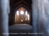 Església de Sant Domènec – Cervera - Fotografia obtinguda introduint l'objectiu de la màquina de retratar a través d'una escletxa que hi ha a la porta de fusta d'entrada a l'església