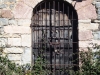 Església de  Sant Mamet – Bellver de Cerdanya - Com es pot comprovar, la porta d'entrada, no sembla molt transitada ...