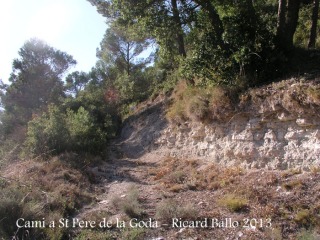 Església de Sant Pere de la Goda – Argençola - Pista de muntanya que ens dirigeix a l'església.