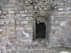 Església de Sant Pere de Les Roques – Santa Coloma de Queralt - Porta d\'entrada que des de l\'exterior permetia l\'accés a la cambra on hi ha la cripta i on s\'hi han trobat els sarcòfags.
