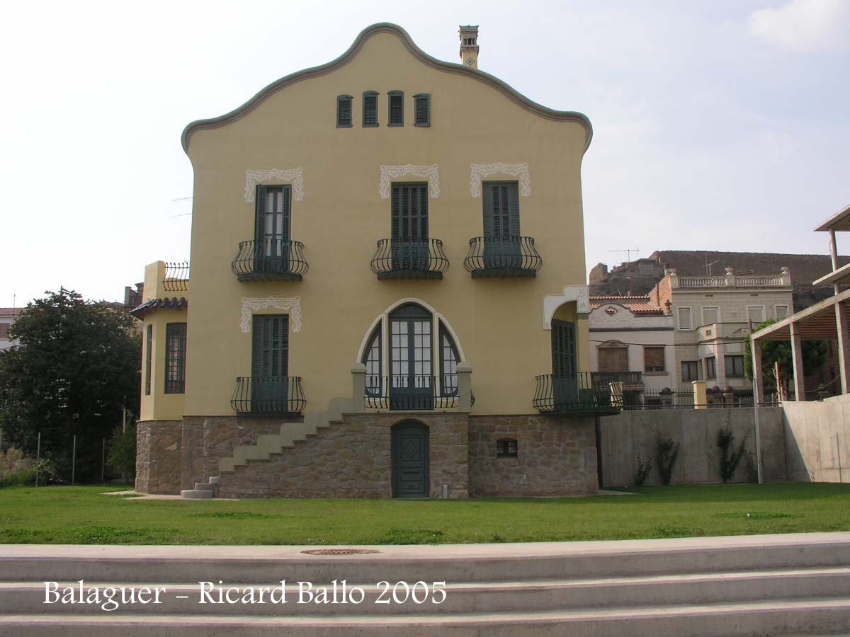 Balaguer - El Xalet Montiu - Representa l'inici de l'estil modernista a la ciutat de Balaguer