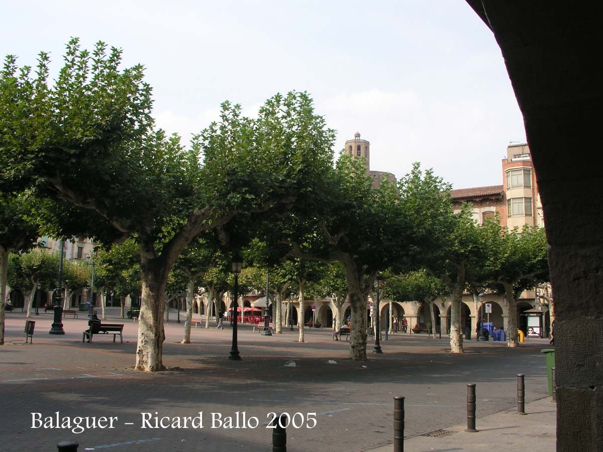 Balaguer - Plaça del Mercadal, la plaça porticada més gran de Catalunya