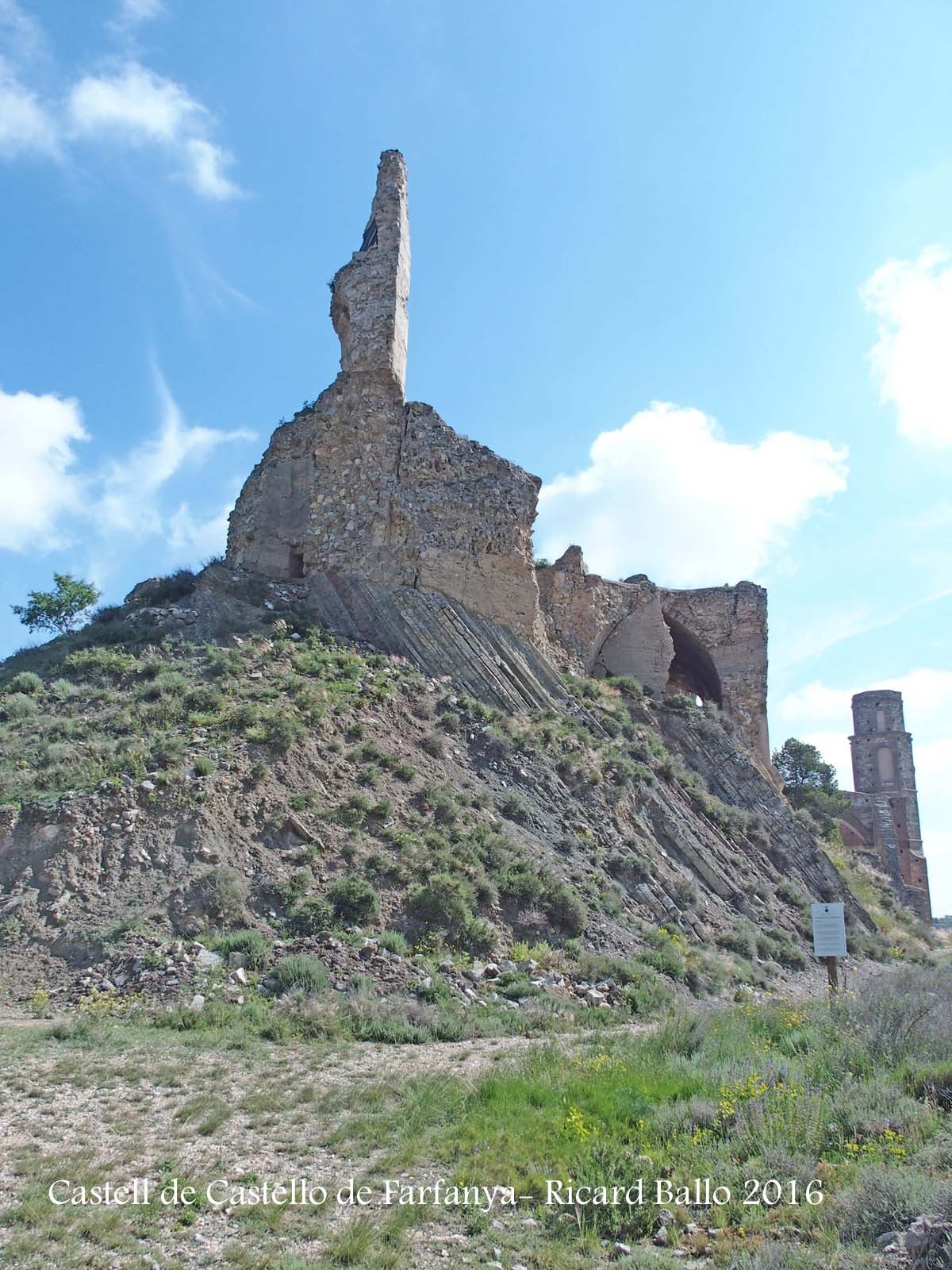 Restes del castell de Castelló de Farfanya