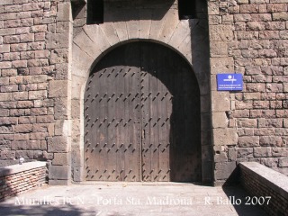 bcn-muralla-medieval-porta-de-sta-madrona-070804_21