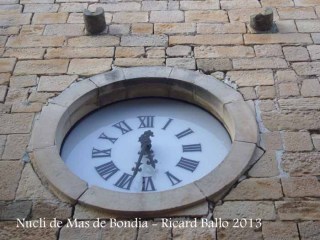 Nucli de Mas de Bondia – Montornès de Segarra - Rellotge que hi ha a la façana de l'església parroquial de Sant Bartomeu.