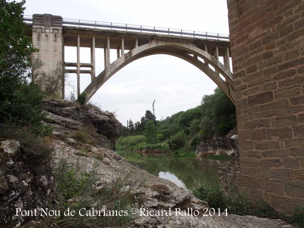 Pont NOU de Cabrianes – Sallent - Al costat, el pont "vell" de Cabrianes.