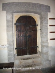 Santuari de Falgars - La Pobla de Lillet - Ferramenta original de la porta d'entrada, avui col·locada a la porta interior que comunica l'església amb la casa a nivell de planta baixa.