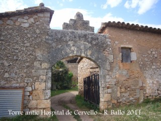 Torre de l'antic hospital de Cervelló - Olesa de Bonesvalls. Un dels portals d'entrada al recinte clos.