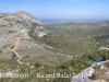 Castell de Montgrí - Torroella de Montgrí - Ja queda ben enrere el coll amb la creu de Santa Caterina. A la dreta s'obre una ampla vall