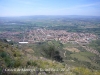 Castell de Montgrí - Torroella de Montgrí - Vista de Torrroella de Montgrí, des del camí d'accés al castell, quan ja manca poc per arribar-hi