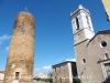 Sant Sadurní de l'Heura - A l'esquerra de la fotografia apareix la formidable mola de la torre del castell de Cruïlles