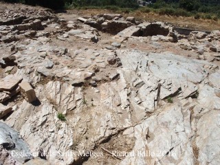 Església dels Sants Metges – Sant Julià de Ramis - Restes arqueològiques, situades al davant de l'església