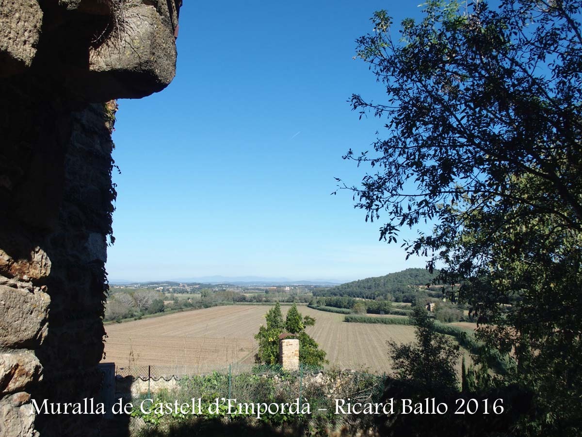 Vistes des de la Muralla de Castell d’Empordà – Castell d’Empordà