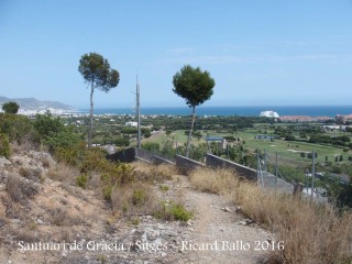 Vistes des de la pujada que porta al Santuari de Gràcia – Sitges