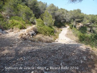 Vistes des del camí que puja al Santuari de Gràcia – Sitges