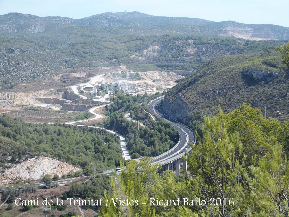 Vistes des del camí de la Trinitat