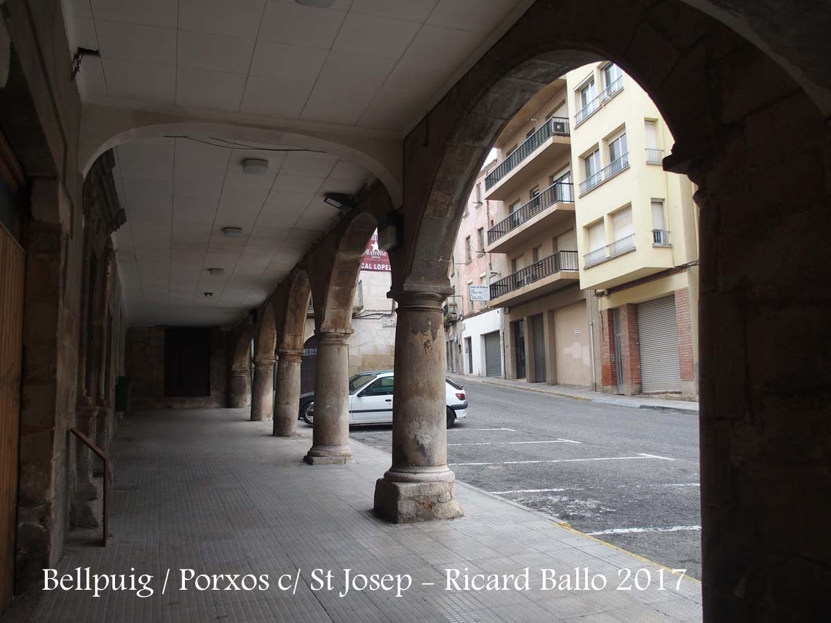 Bellpuig - Porxos del carrer Sant Josep (Actualment carrer d\'homenatge a la vellesa (?)