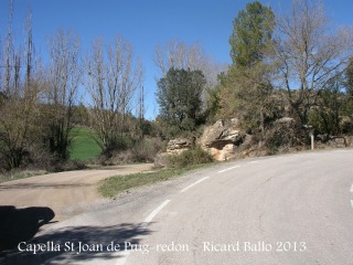 Camí d'accés a Sant Joan de Puig-redon - Deixem la carretera asfaltada.