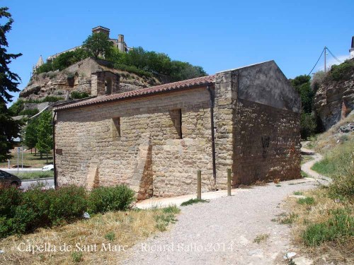 Capella de Sant Marc – Manresa - Al fons de la fotografia apareix l'església de la Seu de Manresa.