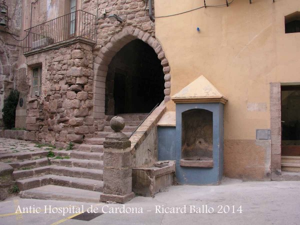 Entrada a l'Antic Passadís de l’Hospital de Cardona