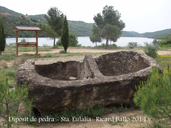 Capella de Santa Eulàlia de Pomanyons – La Baronia de Rialb - Dipòsit de pedra.
