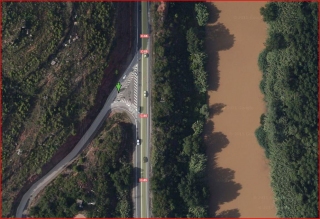 Capella de Santa Margarida del Cairat - Esparreguera - Camí d'accés - Captura de pantalla de Google Maps. On s'aprecia de que a més d'estar prohibit el gir a l'esquerra, circulant en sentit sud - nord, seria força difícil d'efectuar aquesta maniobra encara que ens ho proposéssim, donada l'extraordinària dificultat que comportaria efectuar aquest gir, en una corba tant tancada.