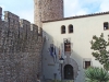 Casa del Governador – Tossa de Mar - Al darrere apareix una de les torres de la muralla