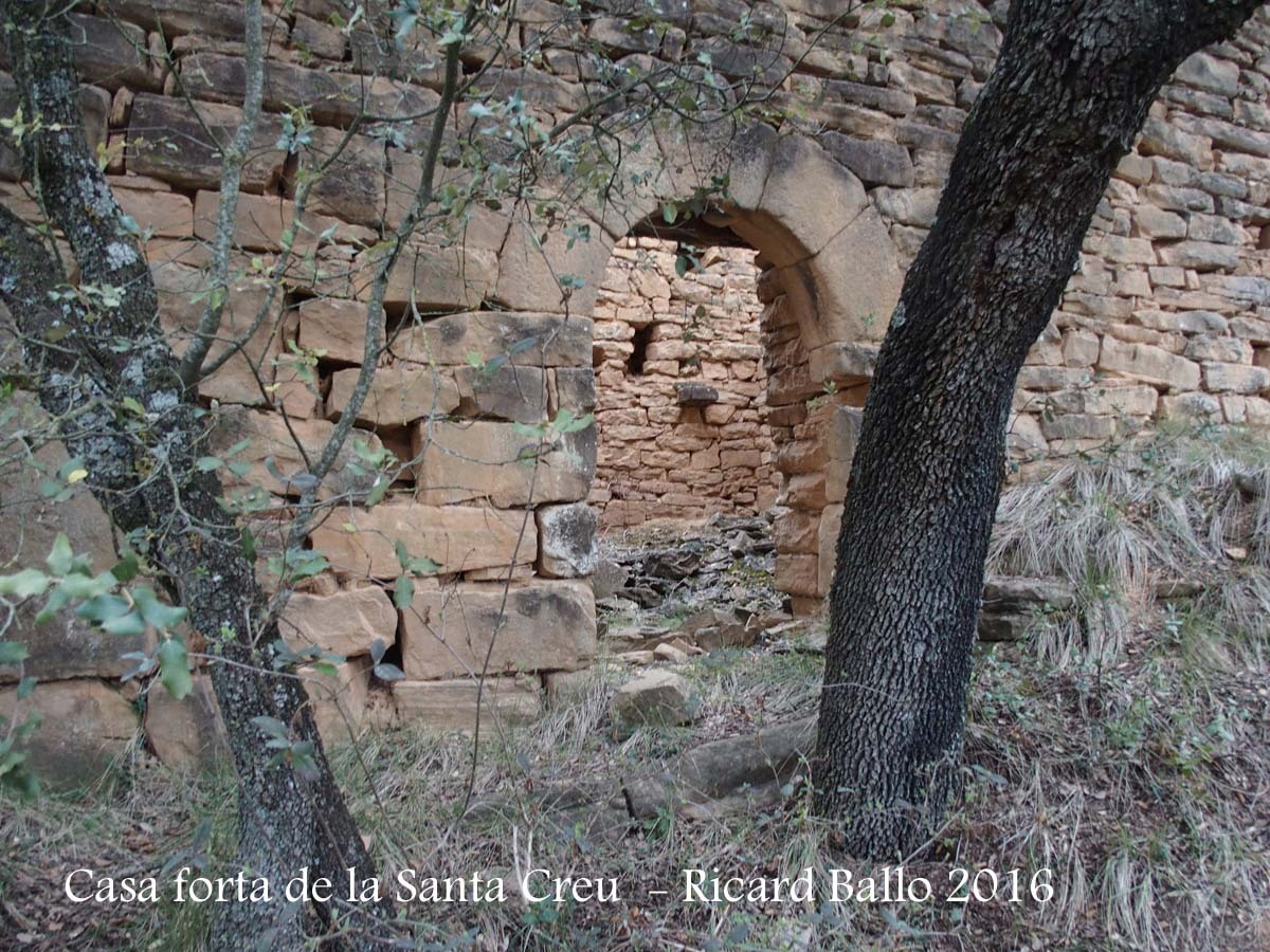 Casa Forta de la Santa Creu – Artesa de Segre - Porta d'entrada