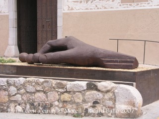 El Morell - Estàtua - "La mà com a eina".