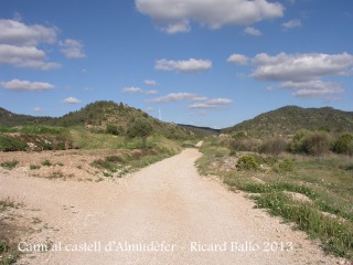 Caseres - Camí cap el Castell d'Almudèfer.