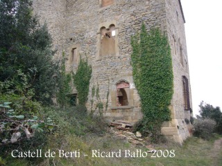Castell de Berti - Una mostra de les trencadisses.