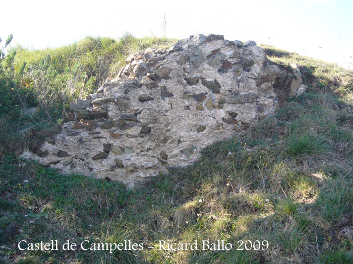 castell-de-campelles-091003_512