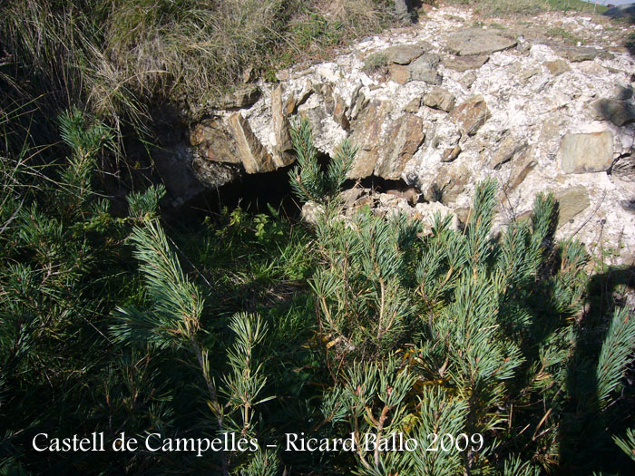 castell-de-campelles-091003_521