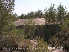 Camí al castell de Can Ferrer de la Cogullada.Dipòsit.