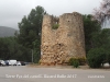 Castell de Castelldefeles - Torre de la Plaça del Castell, situada al davant de la porta d'entrada