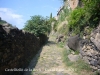 Castellfollit de la Roca - A quatre passes del barri vell, a tocar dels rius Fluvià i Toronell, baixant per aquest antic camí empedrat, l\'antiga 