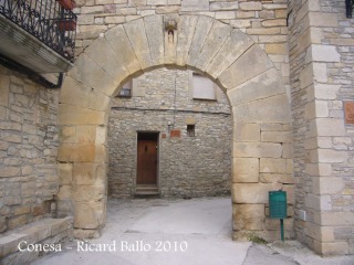 Conesa: Portal de Santa Maria.