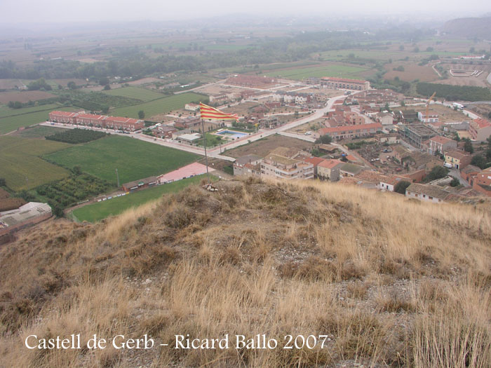 Vistes de Gerb des del lloc on suposadament hi havia hagut l'antic castell.