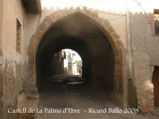 Castell de La Palma d'Ebre - Portal en un dels carrers del poble.