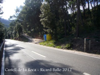 Castell de La Roca. Aquesta fotografia està feta en sentit invers de la marxa a com es descriu a l'itinerari.