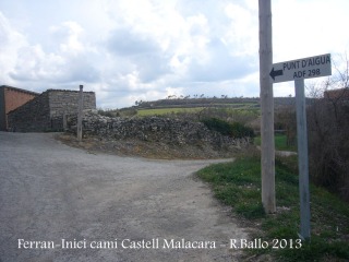 Primera part del recorregut al castell de Malacara, a la sortida de Ferran- Hem de seguir per l'esquerra.