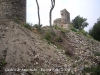 Castell de Sant Iscle - Fossat - Com es pot veure està ple de terra i pedres, que interpretem que procedeixen dels treballs de les excavacions arqueològiques.